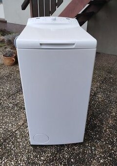 Pračka s vrchním plněním