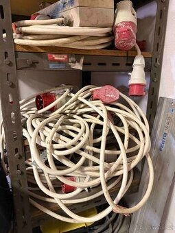 prodám použité el kabely 5x2,5 a pod. s různýma koncovkama