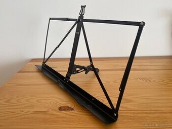 Notový stojánek na stůl