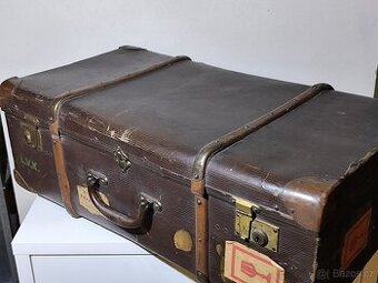 Starožitný cestovní kufr