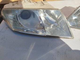 Přední světla na Š Octavia 2 před facelift  Xenon