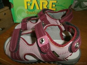 Výprodej nové dětské certifikované obuvi