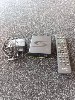 Ovladač, set top box a nabíječka Albis