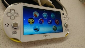 PS Vita + příslušenství