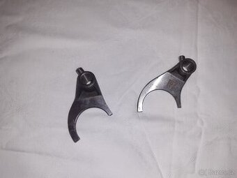 ČZ 380/514 - Řadící vidličky