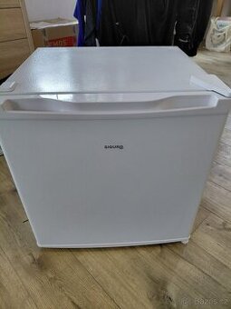 Malá lednice s mrazákem Siguro