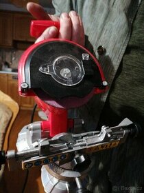 Brusicka na řetězy pily. Hecht