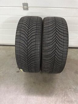 Celoroční pneu 235/40/19