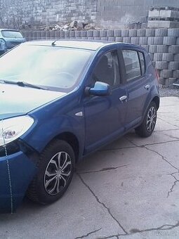 dacia sandero 12,55kw,r.v.2-2011,103000km.