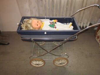 Kočárek pro panenky