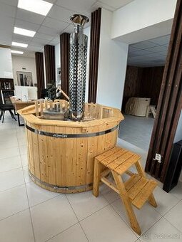 Dřevěný koupací sud