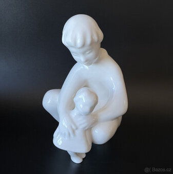 Soška Dívka s panenkou 21 cm, Keramo Znojmo