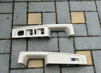 Škoda Superb 2 madla předních dveří.