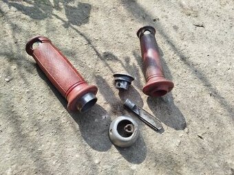 Červené hefty Jawa kývačka ČZ pérák moped 500 OHC atd.