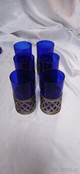 Modré zdobené sklenky