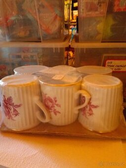 Hrníčky s růžičkou