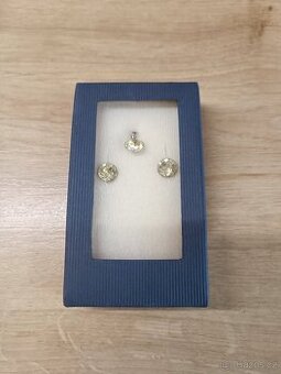 Náušnice a přívěsek zn. Swarovski