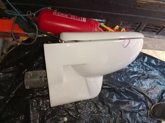 Závěsné WC s prkynkem