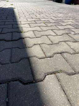 Betonová dlažba 165x200x60 mm, cena 150,- Kč/1 m2