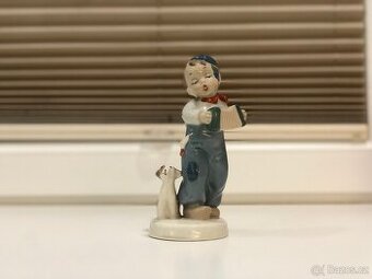 Retro porcelánová figurka Chlapec s harmonikou a psem