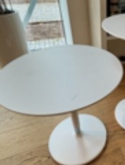 PIX TABLE na teleskopické noze, kulatý bílý stolek průměr 50