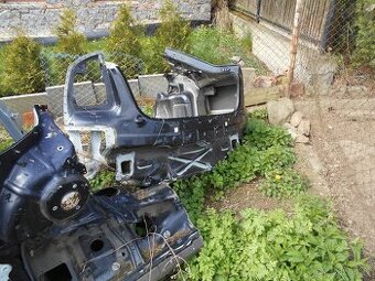 škoda prahy sloupky špičky podběhu střechy zadní čela