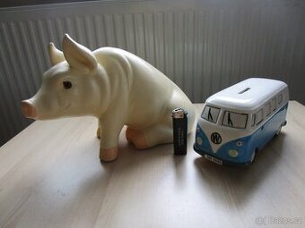 2x KERAMICKÁ POKLADNIČKA - PRASÁTKO, VW TRANSPORTER - BUS