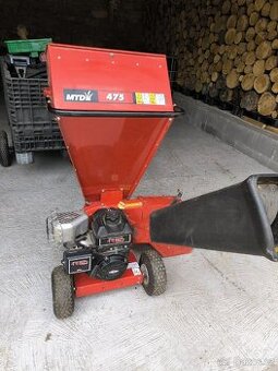 Štěpkovač/ drtič větví MTD 475
