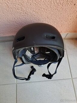 Oxelo helma na brusle, skateboard, koloběžku, kolo. MF 500