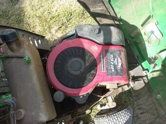 Zahradní traktor Castegarden