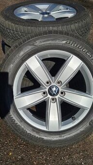 Originál VW Tiguan R17 –téměř nové pneu 98 % zimní