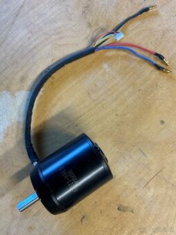 stridavy motor 6384 120kv AC outrunner