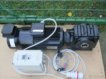Elektromotor 750W s frekvenčním měničem. Rozsah otáček 0-80