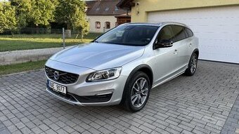 Volvo V60 Cross Country D4, TOP STAV a servis VOLVO