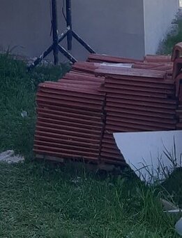Prodej střešních tašek a betonových překladů
