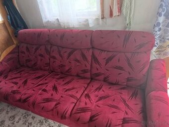 Bytelná rozkládací pohovka z masivu vínová