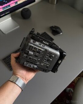 SONY FX6 – TOP STAV + KOMPLET PRÍSLUŠENSTVO + TILTA CAGE