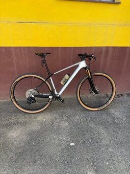 Horské kolo Cube ELITE C:62 PRO silver´n´carbon, vel. L 20”.