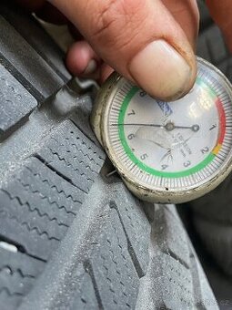215/45R17  nexen zimni