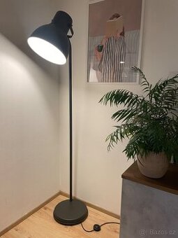 Stojací lampa Hektar