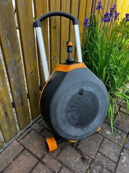 Naviják na hadice Fiskars X-series 13mm (1/2")