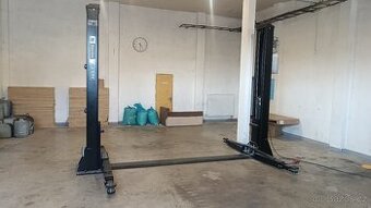 Dvousloupový zvedák 5 t – minimálně používaný