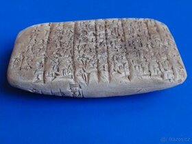 Sumerská starověká hliněná deska s klínovým písmem