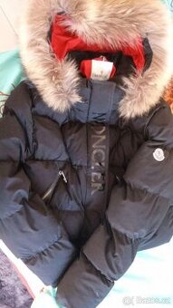 Černá Moncler bunda