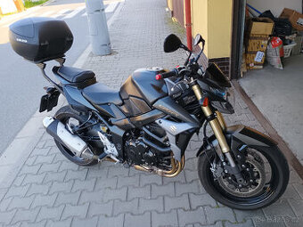 Suzuki GSR 750