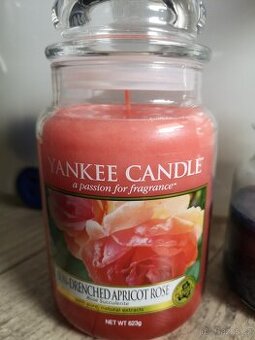 svíčka Yenkee candle Sun-Drenched Apricot Rose