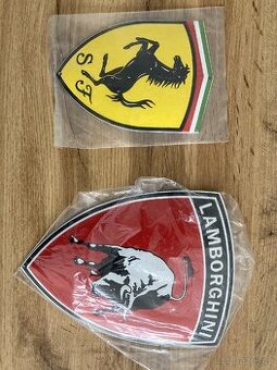 Znak Ferrari a Lamborghini