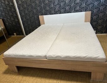 Postel 180x200cm s rošty i matracemi