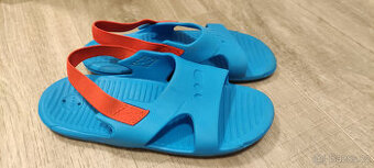 Decathlon - dětské sandálky k bazénu vel. 31-32