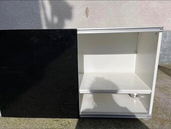 Stolek pod TV